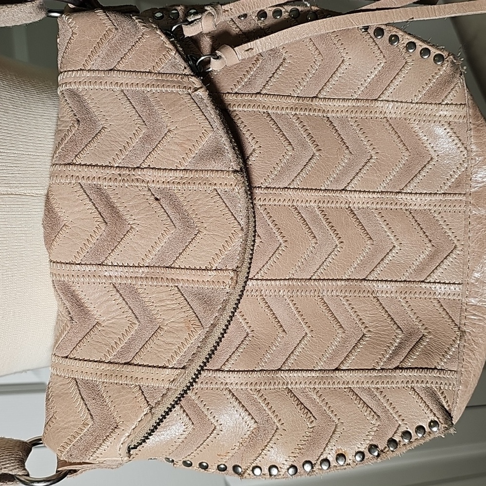 Stylish Tan Crossbody Bagzipper Closure. Adjustable Wide Strap. - Picture 2 of 15